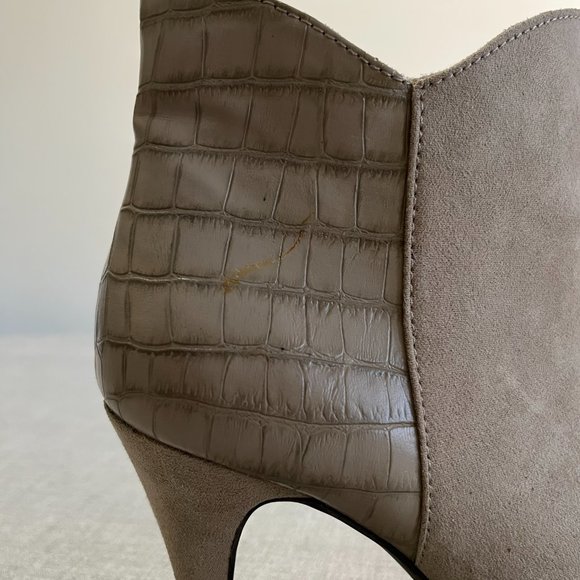 Express High heal booties - Picture 9 of 9